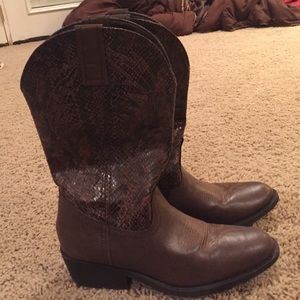Never been worn Western boots :)