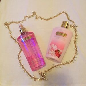 VS strawberries and champagne fragrance set