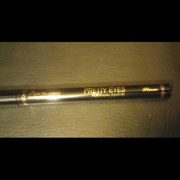 Pretty Eyes Plum Eyeliner