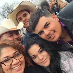 Meet your Posher, Carlos