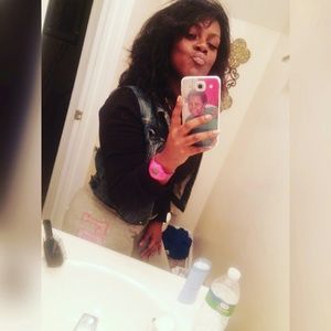 Meet your Posher, Esha