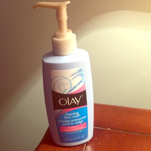 OLAY FOAMING FACE WASH