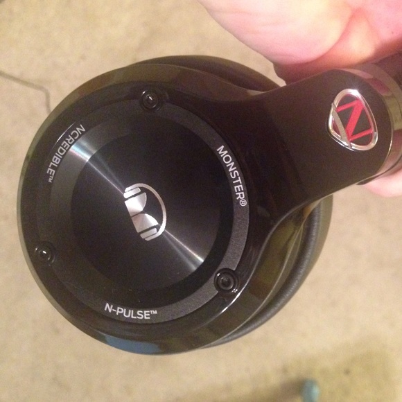 MONSTER Headphones - Picture 2 of 4