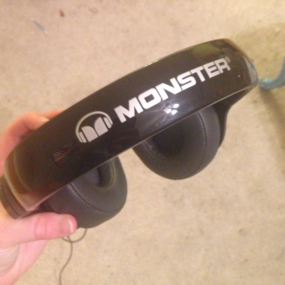 MONSTER Headphones - Picture 3 of 4