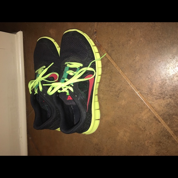 Nike free runs 💯💯💯 get em quick!