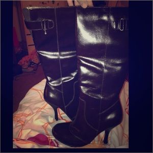 Brown boots with a slight heel 💁🏻