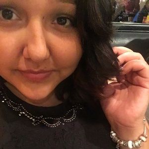 Meet your Posher, Angelique