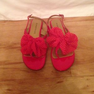 Red sandals with bow