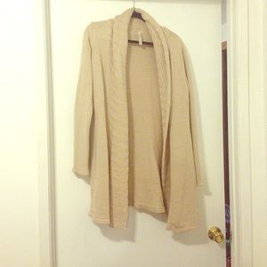 Leo and Nicole tan open cardigan sweater