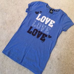 🎉SOLD 🎉Blue VS PINK tee 💙