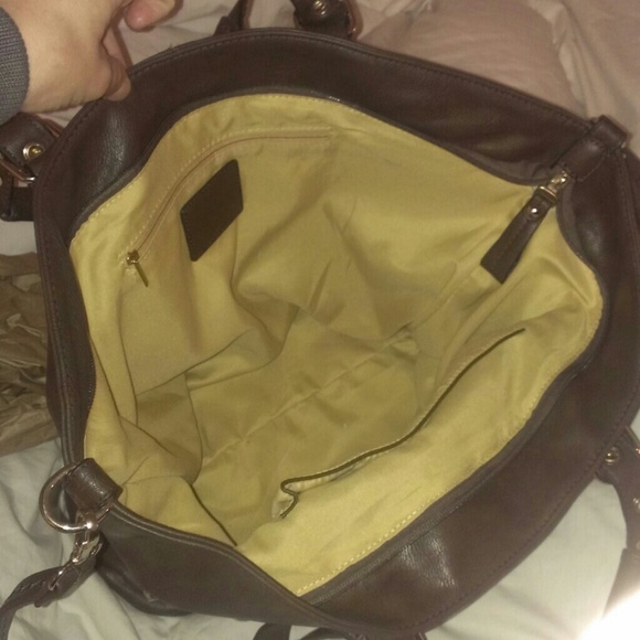 BNWTcrosbody or over the shoulder purse. - Picture 2 of 3