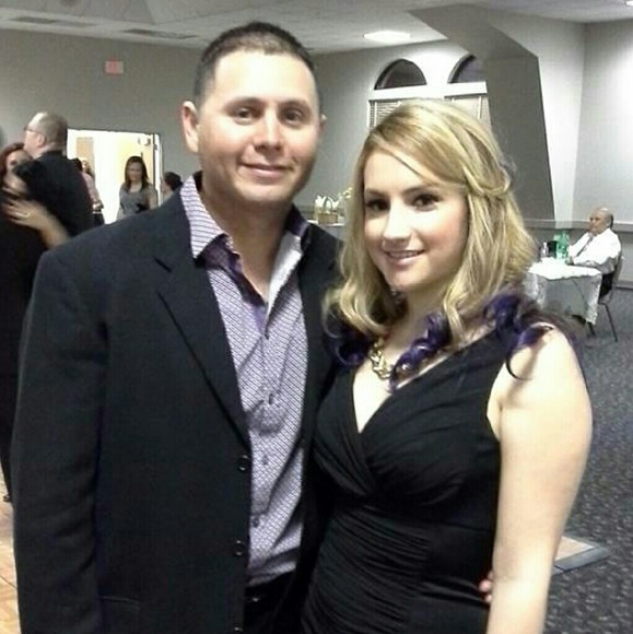 MEET YOUR POSHER, SARA - Picture 2 of 9