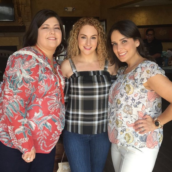 MEET YOUR POSHER, SARA - Picture 5 of 9