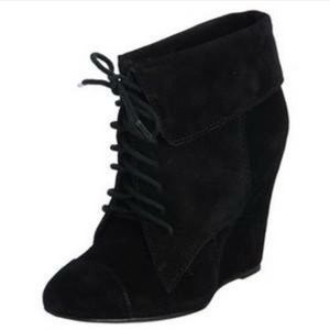 Steve Madden Black Suede laced-up booties