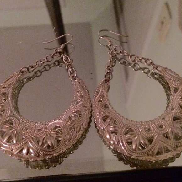 Stunning silver detailed hoop earrings!