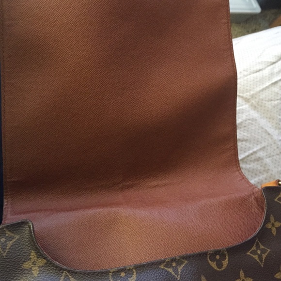 Authentic Louis Vuitton purse - Picture 2 of 4