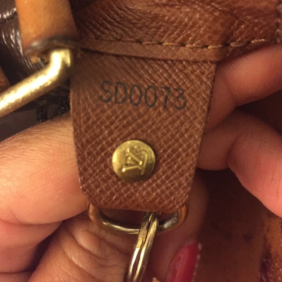 Authentic Louis Vuitton purse - Picture 4 of 4