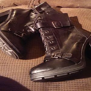 Lace up up motor chunky wedge