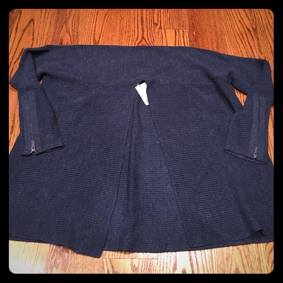 $25 Banana Republic Sweater - Picture 1 of 1