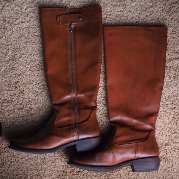 Zip-up Brown Boots