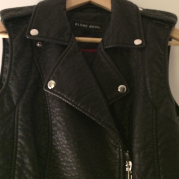Black faux leather Moto best with zip detail - Picture 3 of 3