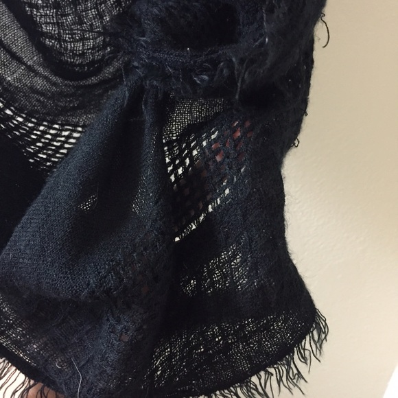 Super cute distressed scarf - Picture 3 of 3