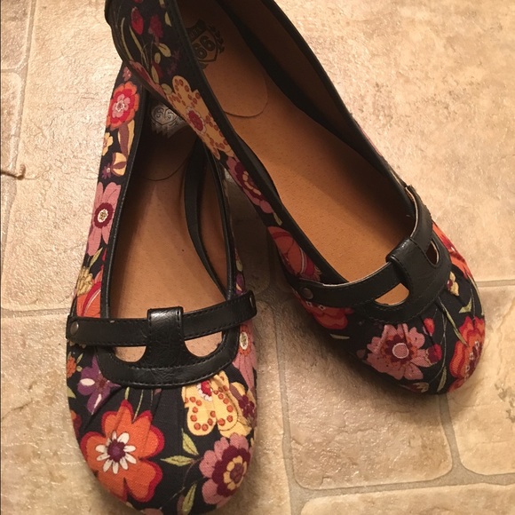 Super cute flats - Picture 2 of 2