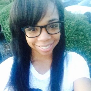 Meet your Posher, Carrie