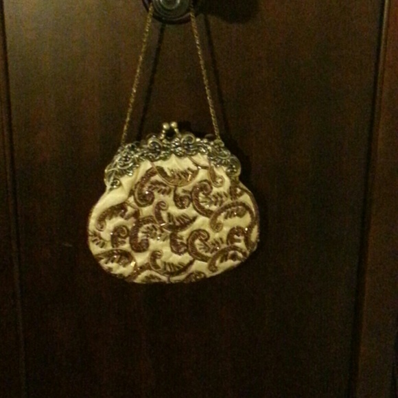 Clutch w/strap