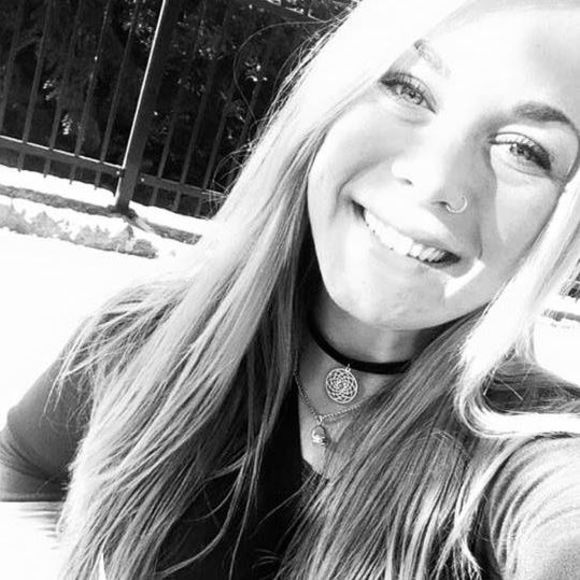 Meet your Posher, Emily - Picture 2 of 2