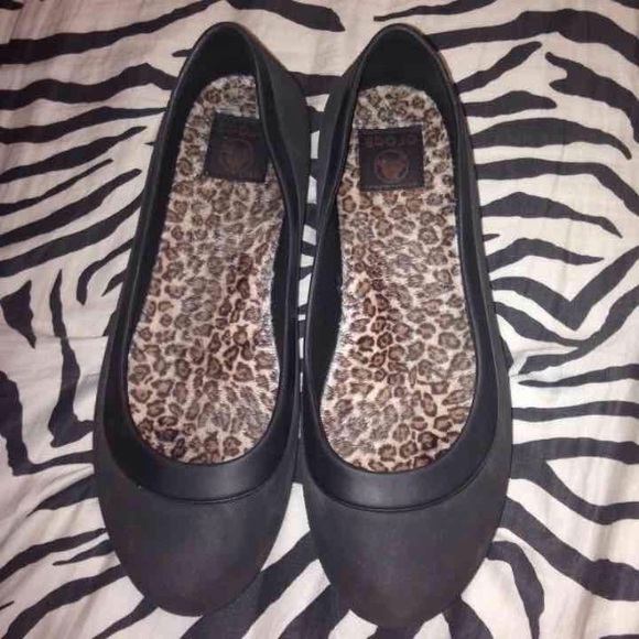 Super comfy croc flats