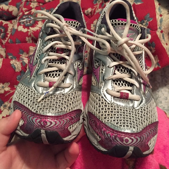 MIZUNO WOMANS SHOE