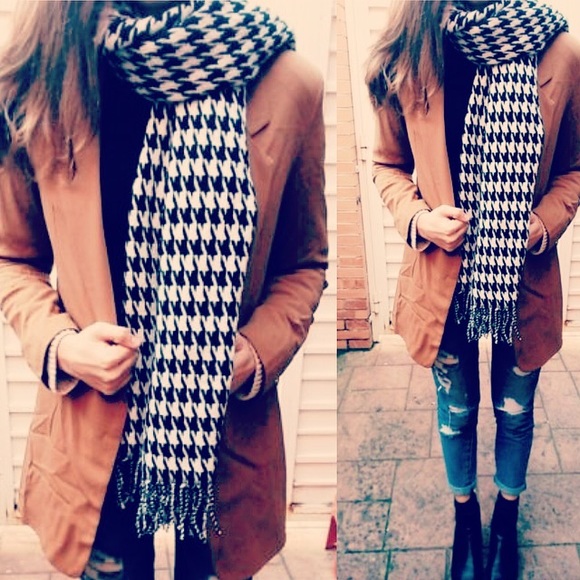 ❤️SUPER SALE❤️Gorgeous Houndstooth Scarf