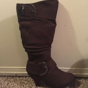 Never worn brown boots