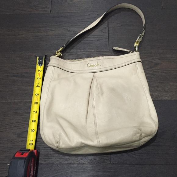 Authentic Coach purse w removable cross body strap