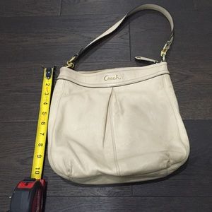 Authentic Coach purse w removable cross body strap