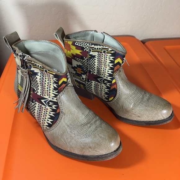 Big Buddha Shoes - Big Buddha Boho Aztec Print  Booties