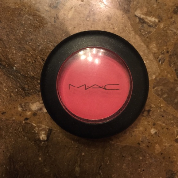 MAC Embrace Me eye shadow