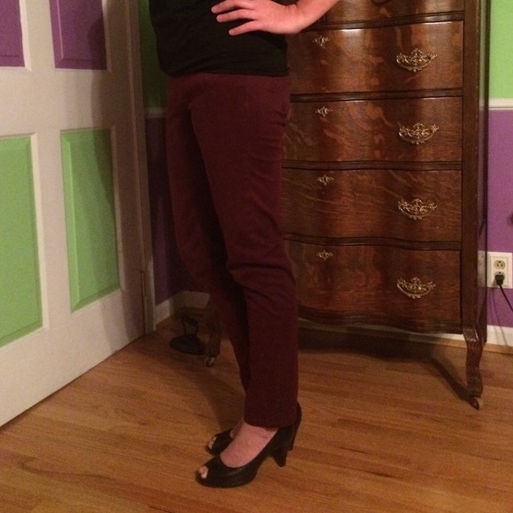Gorgeous like new maroon Calvin Klein pants