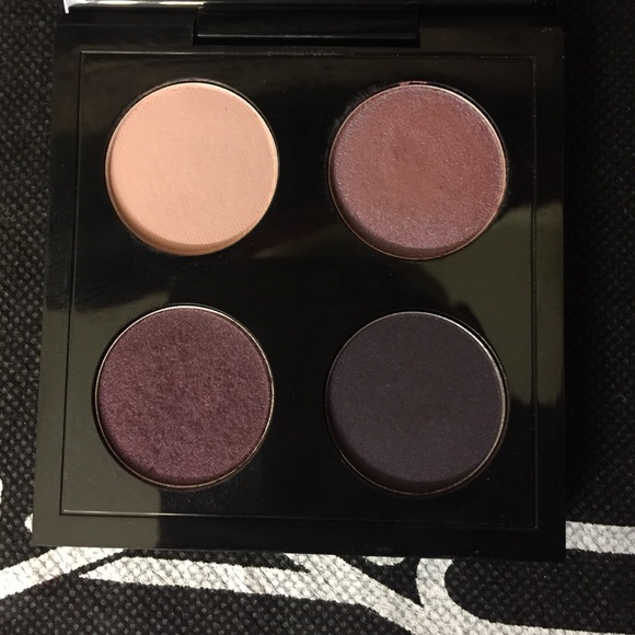 ‼️ AUTHENTIC ‼️ MAC LIMITED EDTION QUAD EYESHADOW - Picture 2 of 3