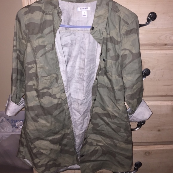 Old navy camo button down. Size small