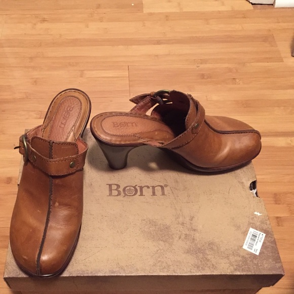 Born Amilynn Clogs - Size 8