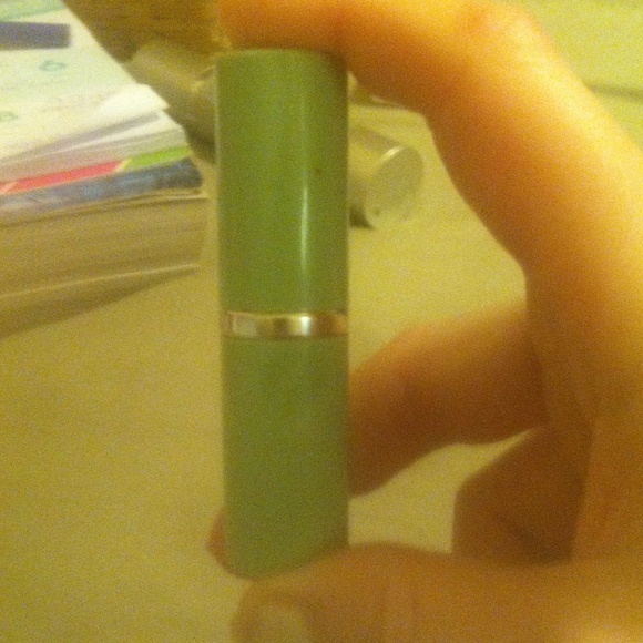 Clinque "a different grape" lipstick tube - Picture 2 of 3