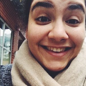 Meet your Posher, Cynthia