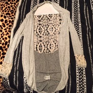 Cute quarter sleeve cardigan!