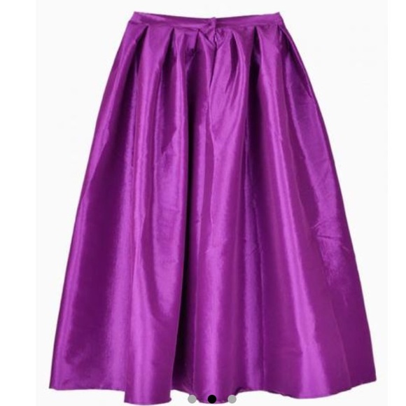 Magenta pleated midi skirt!💅🏾