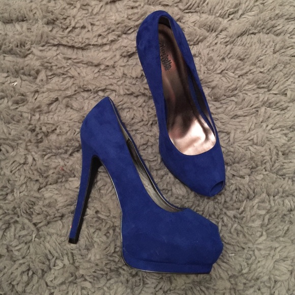 Royal blue heels👠