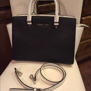 Michael Kors large Selma.