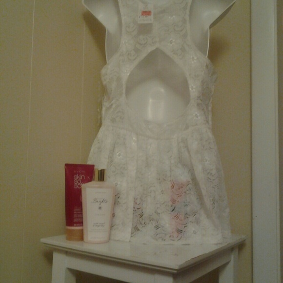 "ROOMMATES,  PEPLUM LACE OPEN CHOPPED - Picture 2 of 4
