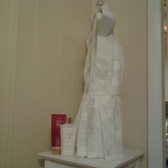 "ROOMMATES,  PEPLUM LACE OPEN CHOPPED - Picture 3 of 4